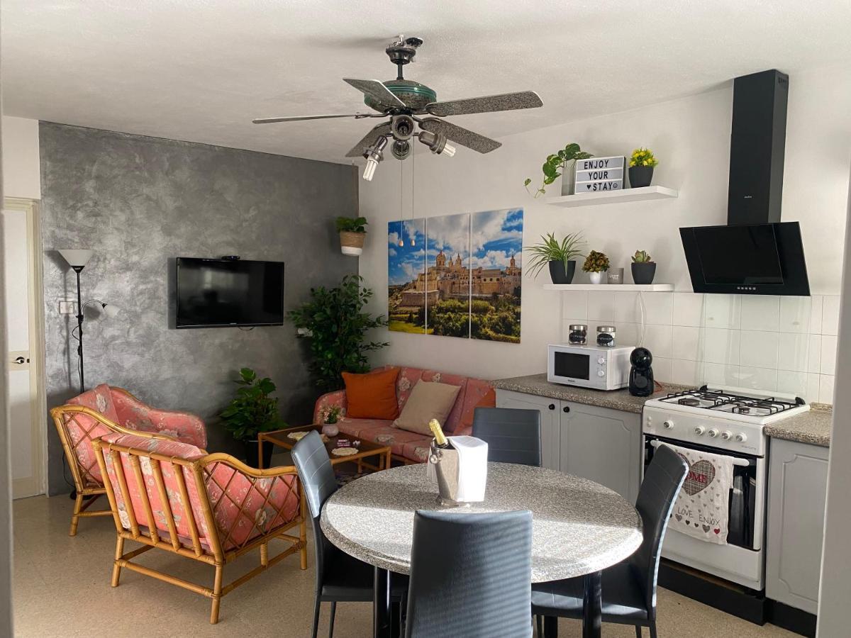 St Paul'S Bay Central Apartment In Qawra St. Paul's Bay Esterno foto