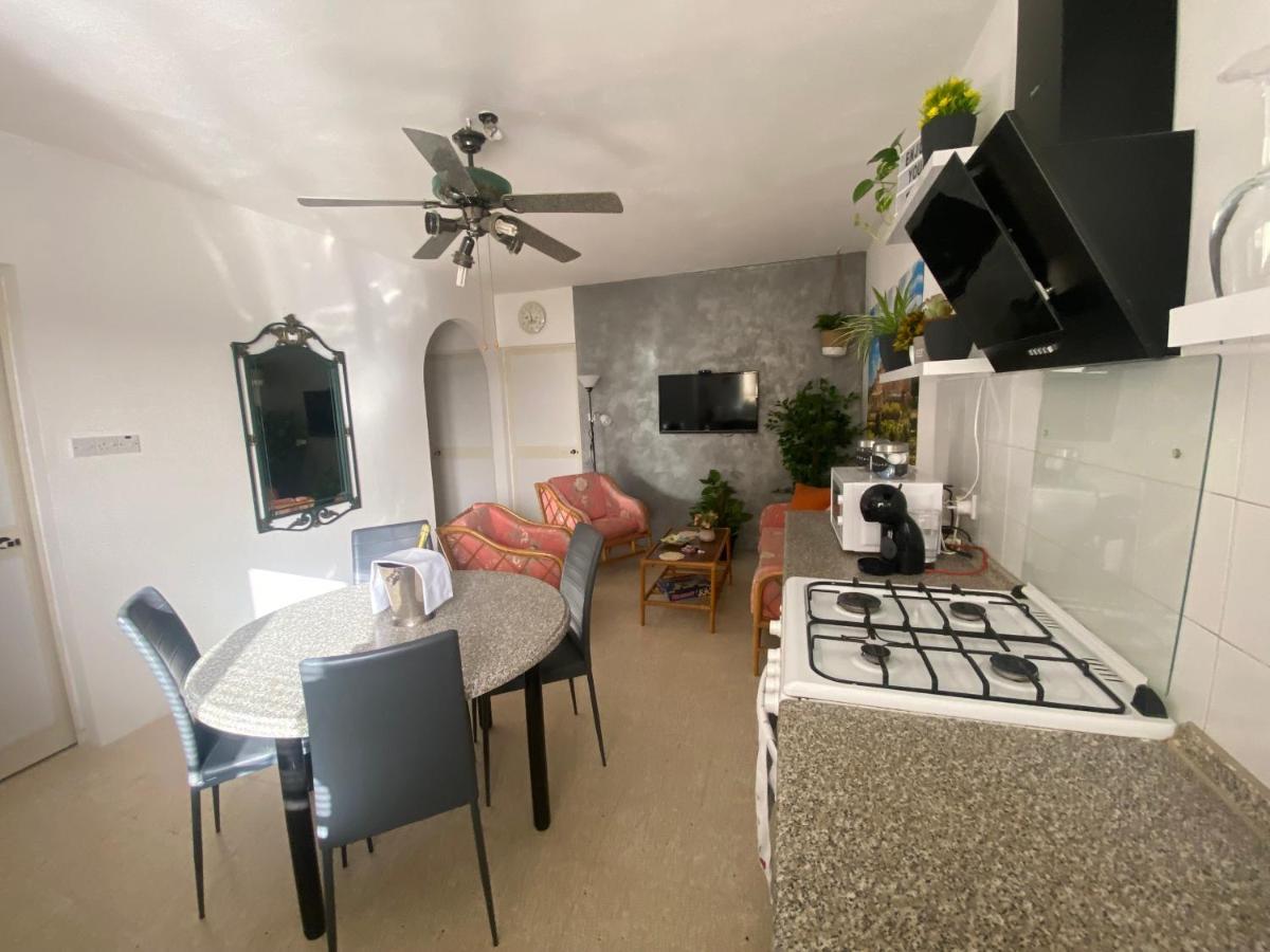 St Paul'S Bay Central Apartment In Qawra St. Paul's Bay Esterno foto