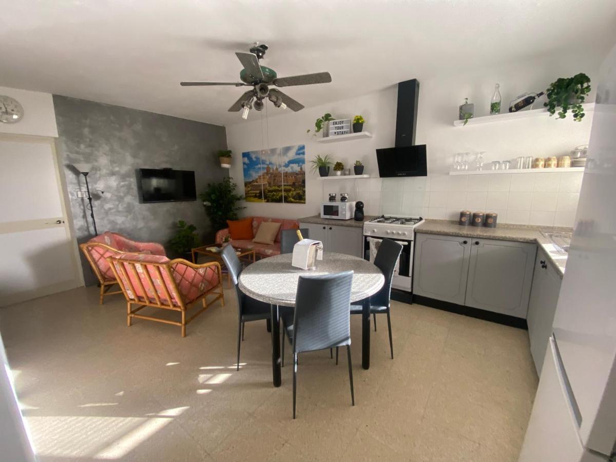 St Paul'S Bay Central Apartment In Qawra St. Paul's Bay Esterno foto