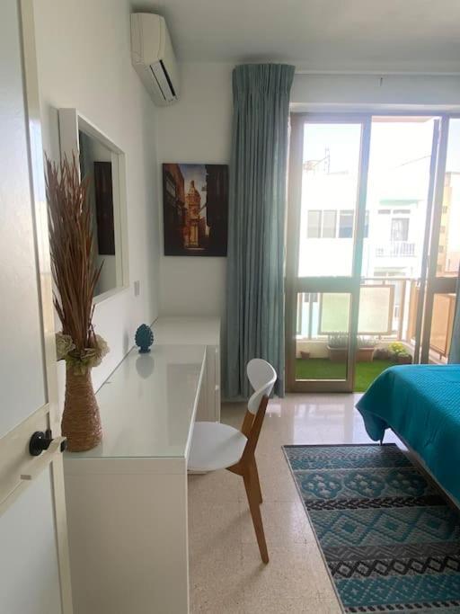 St Paul'S Bay Central Apartment In Qawra St. Paul's Bay Esterno foto